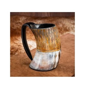 Jarra de Cerveza Vintage de Cuerno de Búfalo Hecha a Mano, Perfecta para Festivales Medievales y Decoración del Hogar - Product Image 1