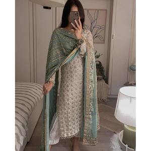 Conjunto de Pantalón y Top con Bordado Georgette y Lentejuelas con Dupatta para Mujer en Verde Mar - Product Image 1
