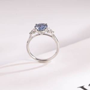 แหวนมอสซาไนต์ 1 กะรัต สีฟ้าอ่อน ทรงกลม ลายดอกไม้ สำหรับผู้หญิง เงินแท้ 925 สไตล์โรแมนติก ของขวัญสำหรับคู่รัก - Product Image 3