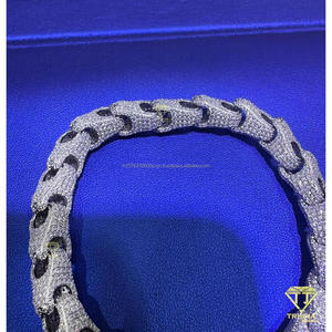 สร้อยข้อมือคิวบันลิงค์หรูหราประดับเพชรโมอิสซาไนต์เต็มเส้น พร้อมเพชร VVS สี D ให้ความรู้สึกเหมือนเพชรแท้ สไตล์ฮิปฮอป สำหรับผู้ชาย - Product Image 5