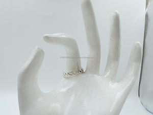 Anillo de racimo de plata 925 minimalista Diseño ligero para comodidad durante todo el día - Product Image 2