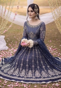 Robes de mariée blanches, style A-line, avec appliques en dentelle, col en V, écologiques, maxi, élégantes, sexy, dos nu - Product Image 1
