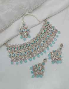 Exquisito Conjunto de Joyería Nupcial Chapado en Oro Rosa con Zirconia, Collar Gargantilla, Pendientes y Maang Tikka para Bodas Étnicas y Fiestas - Product Image 6