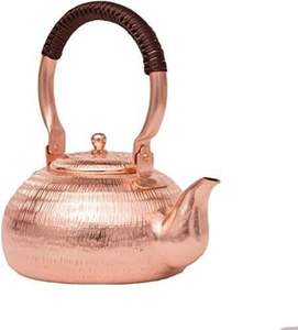 กาน้ำชาทองแดงลายตอกแบบราชวงศ์ พร้อมด้ามจับไม้ลายดอกไม้ ดีไซน์หรูหราสำหรับตกแต่งบ้าน โรงแรม และร้านอาหาร - Product Image 1