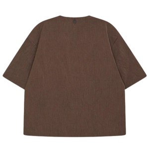 Chemise tissée élégante pour homme, manches courtes, col en V, style minimaliste, couleur marron unie, fabrication OEM, vente en gros, production en vrac - Product Image 2