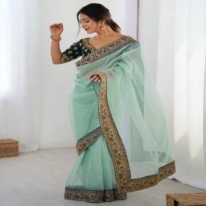 Sari de Boda VASTRA COTTAGE con Borde de Encaje Bordado y Blusa Banglori sin Coser a Juego, Ropa Étnica Tradicional - Product Image 5