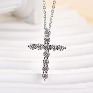 Nouveau design, collier pendentif croix en argent sterling 925 avec moissanite, pour femmes, chaîne à maillons plaquée or blanc et jaune 18 carats - Product Image 4