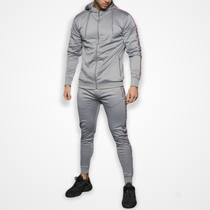 Conjunto Deportivo para Hombre, Sudadera con Capucha Gris, Corte Ajustado, Cierre de Cremallera, Diseño con Franjas Laterales, Ropa de Otoño - Product Image 1