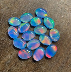 พลอยโอปอลออโรร่าแบบดับเบิ้ลแคโบชอง รูปไข่ หลังแบน พลอยธรรมชาติแบบเม็ดเดี่ยวทุกขนาด สำหรับทำเครื่องประดับ - Product Image 3