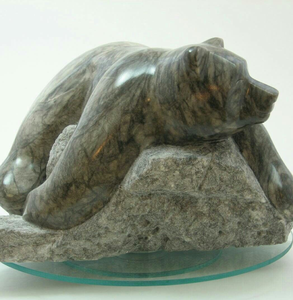 Minimalist off-white speckled stone penguin <b>figurine</b> with a sleek, rounded design, available at wholesale prices. - Product Image 2