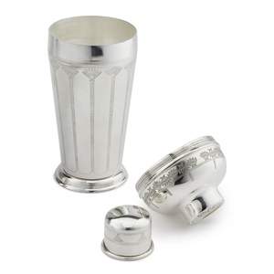 Shaker à cocktails classique en argent avec gravures décoratives complexes – Essentiel élégant pour barman, conçu pour les occasions sophistiquées - Product Image 4