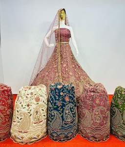 Lehenga Choli de Novia Real con Adornos de Pedrería Completa, Blusa Elegante y Dupatta de Diseñador, Última Tendencia - Product Image 3