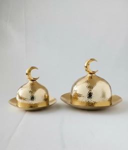 Support à gâteau de luxe en forme de dôme doré avec couvercle et poignée en forme de croissant de lune, plateau de présentation de desserts pour mariage et fête - Product Image 1