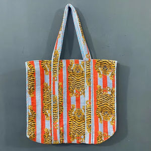 กระเป๋าแฟชั่นลายดอกไม้สุดฮิต พร้อมกระเป๋าโท้ทแบบสั่งทำพิเศษ กระเป๋าเครื่องสำอาง กระเป๋าโท้ทสุดฮิตมาแรง สำหรับเดินทางและปิกนิก - Product Image 1