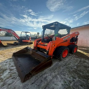 Potente cargadora compacta Kubota SSV75 con tecnología de elevación vertical del motor y opción hidráulica de alto flujo de 30.4 GPM - Product Image 4