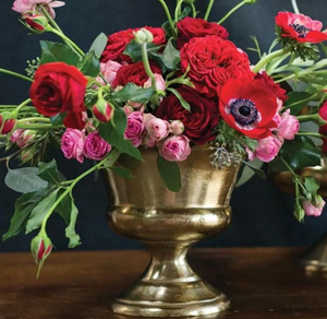 Modern <b>Vintage</b>-Style Brass Pedestal Urn Exquisite Metal Handicraft <b>Vase</b> for Wedding Tabletop and Event Decoration - Product Image 6