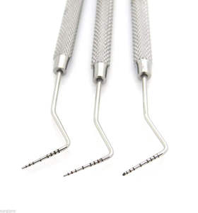 ชุดเครื่องมือผ่าตัดทางทันตกรรม 3 ชิ้น ด้ามจับแบบมีลายขัดเงา สีเงิน คลาส 1 Shuja Surgico - Product Image 5