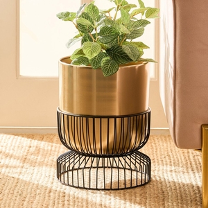 Pot de fleurs décoratif en métal brossé avec support en cage métallique noire pour l'esthétique du salon, de la chambre et du bureau - Product Image 5