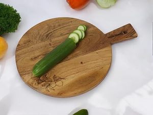 Tabla de cortar rectangular de madera Vesta Homes con mango, apta para lavavajillas y ecológica. - Product Image 2