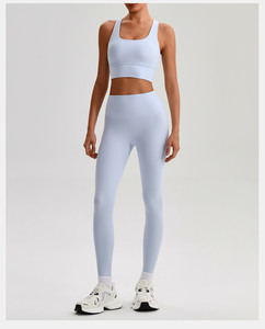 Conjunto de yoga de 2 piezas para mujer: Sujetador deportivo con cuello cuadrado y espalda cruzada, leggings de longitud media, a cuadros, transpirables, azul claro, ropa deportiva. - Product Image 2