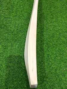 Bate de Cricket de Madera con Mango Azul y Cara Azul, Ligero, Duradero, con Doble Costura, Diseño Ambidiestro para Práctica y Juego - Product Image 6