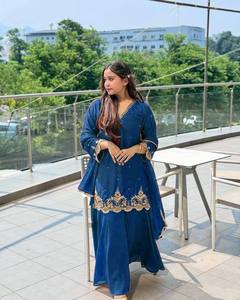 Nouvel ensemble de soirée de créateur avec pantalon palazzo et dupatta fantaisie en Georgette, broderie lourde, exportation en gros d'Inde - Product Image 3