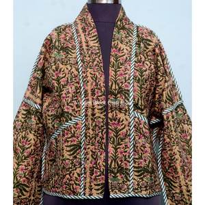 Veste en coton Kantha faite à la main pour femmes, réversible, imprimé floral, manteau court d'hiver, veste tricotée d'été effet peau de serpent pour femmes - Product Image 2