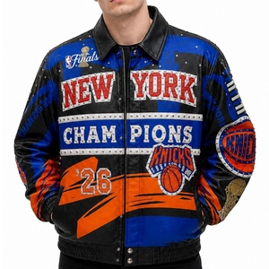 Tarifas de envío directo: Chaqueta de cuero de los campeones de las finales de baloncesto de Nueva York |   Chaqueta Bomber Multicolor con Tachuelas Estilo Universitario para Hombre - Product Image 2