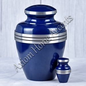 Urne funéraire en aluminium artisanale avec détails artisanaux Souvenir commémoratif parfait par Axiom Home Accents - Product Image 2