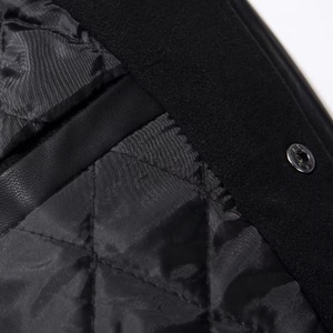 Veste universitaire en laine noire de qualité supérieure avec manches en similicuir noir, doublure matelassée, vêtements d'extérieur personnalisés OEM - Product Image 6