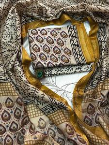 Conjunto de traje de seda Maheshwari premium, estampado a mano con dupatta de seda y parte inferior de algodón cambric, para venta al por mayor de ropa étnica. - Product Image 1