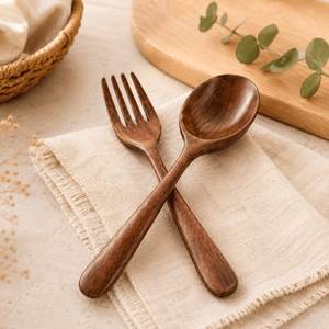 Ensemble de cuillères et fourchettes à salade rustiques en bois artisanal, écologiques, ustensiles en bois naturel pour servir la salade - Product Image 1