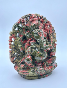 Estatua de Piedra Tallada a Mano del Dios Ganesha, Acabado Verde y Rojo Antiguo, Ídolo Hindú Decorativo para Templo, Sala de Pooja, Regalo - Product Image 1