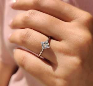 Anillo de Compromiso y Boda de Diamante Cultivado en Laboratorio VVS Premium, Corte Princesa, Color E/F, Oro Sólido de 18k, Sin Níquel, Sin Plomo, 1 Quilate - Product Image 5