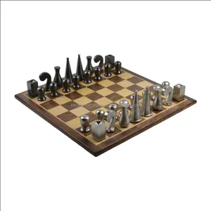 최신 두뇌 게임 나무 체스 게임 디자인 빛나는 마무리 디자인으로 현대적인 테마 체스 세트