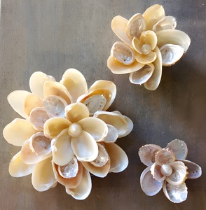 Flores artesanales de conchas marinas blancas, flores hechas a mano con conchas marinas, venta al por mayor a precio económico, artesanías naturales - Product Image 6