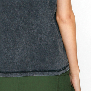 Mode décontractée et simple, conçue pour un port quotidien confortable, t-shirts acid wash pour femmes pour un confort et un style modernes. - Product Image 3