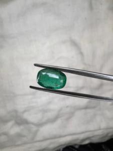 Émeraude naturelle zambienne de 2,03 carats, taille coussin, vert profond et intense, pierre précieuse de luxe, pierre brute pour haute joaillerie et designers - Product Image 2