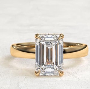 SATVIK RATNA Bague de Mariage Solitaire de Luxe en Or 14K avec Diamant de Laboratoire Certifié IGI Taille Émeraude 2,5 Carats et Bande Large Type Cigare - Product Image 1