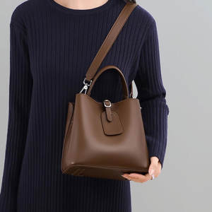 Bolso de Hombro de Cuero Genuino para Mujer, Impermeable, Duradero, con Cierre, Precio Bajo, Venta al Por Mayor, Último Diseño, para Uso en Exteriores - Product Image 6