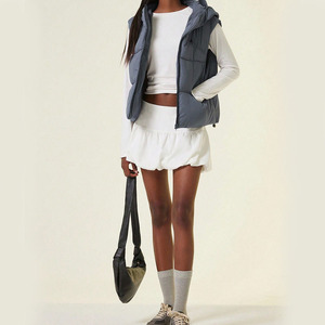 Chaleco Acolchado Grueso para Mujer, Cálido para Invierno, con Capucha Desmontable, Fabricado en China - Product Image 4