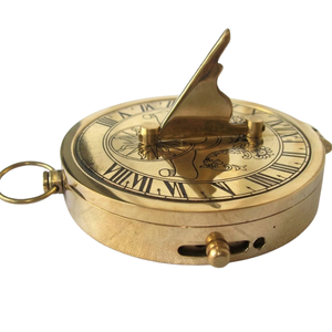 Brújula Náutica de Latón con Reloj Solar, Decoración Marítima Vintage de Metal Fundido a Mano, Instrumento de Navegación Coleccionable, Adorno de Mesa para el Hogar - Product Image 1