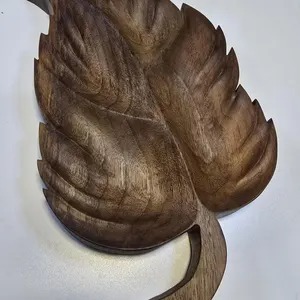 Plateau en bois en forme de feuille pour servir les invités lors d'événements, de fêtes et pour paniers-cadeaux – Plateau écologique haut de gamme, vente en gros depuis l'Inde - Product Image 3