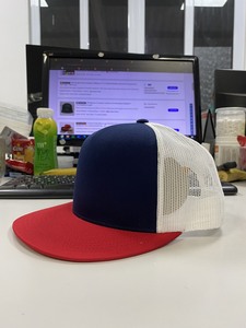Casquette Snapback Adulte 5 Panneaux Bicolore Personnalisable avec Broderie et Corde, Fabriquée en Usine au Vietnam, Haute Qualité, Style Urbain - Product Image 1