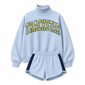 ชุดเสื้อสเวตเชิ้ตคอเต่าผ้าฟลีซ Trackstar สำหรับผู้หญิง พร้อมกางเกงขาสั้น สไตล์สตรีทแวร์ รุ่น TS-SET-068 - Product Image 1
