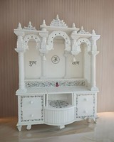 Temple Mandir moderne en marbre incrusté avec un motif panoramique pour la prière à domicile