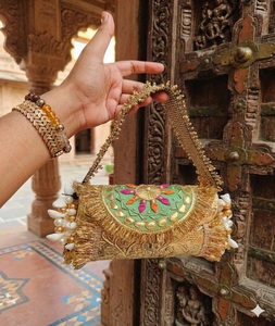 Bolso de mano para boda, de metal chapado en oro, hecho a mano, con forma personalizada, tallado, artesanía Tayyab, F S International Uttar - Product Image 1