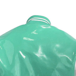 Chaqueta Bomber Varsity de Cuero PVC para Hombre, Cuello Alto, Logotipo Frontal Personalizable, Estilo Urbano - Product Image 5