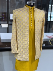 Sherwani Amarillo para Hombre con Chaqueta Bordada, Atuendo Tradicional Indio para Bodas, Corte Regular, Conjunto de Kurta de Algodón - Product Image 5