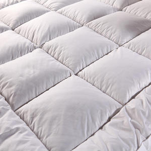 Cubrecolchón Acolchado Blanco de Poliéster, Lavable, para Uso Doméstico, Diseño Sólido, para Todas las Estaciones - Product Image 3